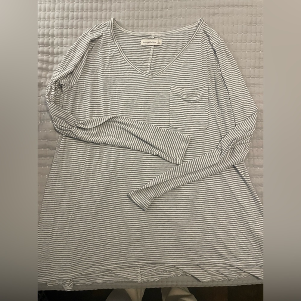 Abercrombie oversized white & grey stripped long sleeve size small